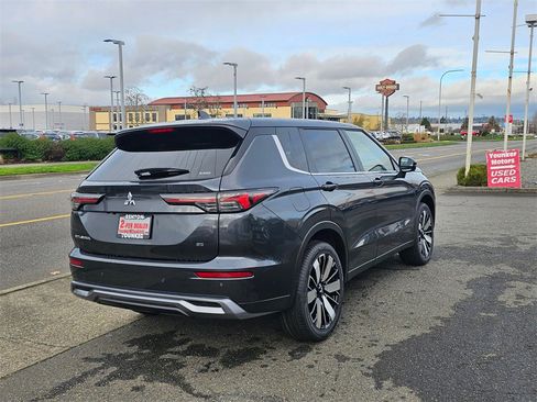 New 2026 Mitsubishi Outlander SE image 5