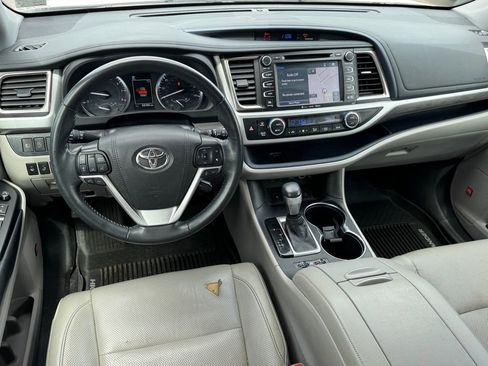 Used 2019 Toyota Highlander Limited Platinum AWD/4WD image 11