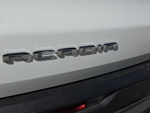 Used 2025 GMC Acadia Elevation image 26