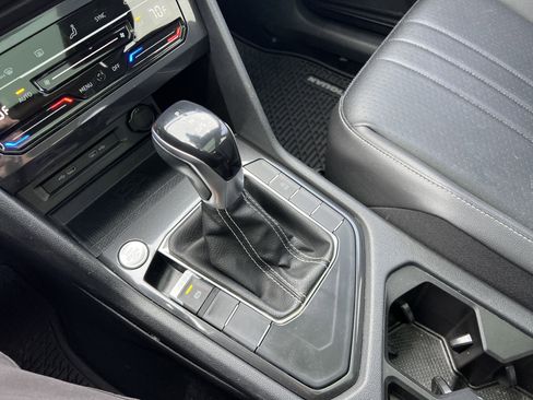 Certified 2022 Volkswagen Tiguan SE w/ Panoramic Sunroof Package image 24