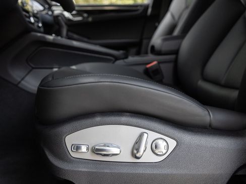 Certified 2026 Porsche Macan AWD/4WD image 21