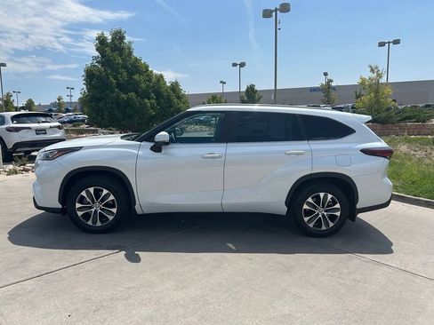 Used 2026 Toyota Highlander AWD image 4