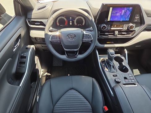 New 2026 Toyota Highlander XSE AWD/4WD image 9