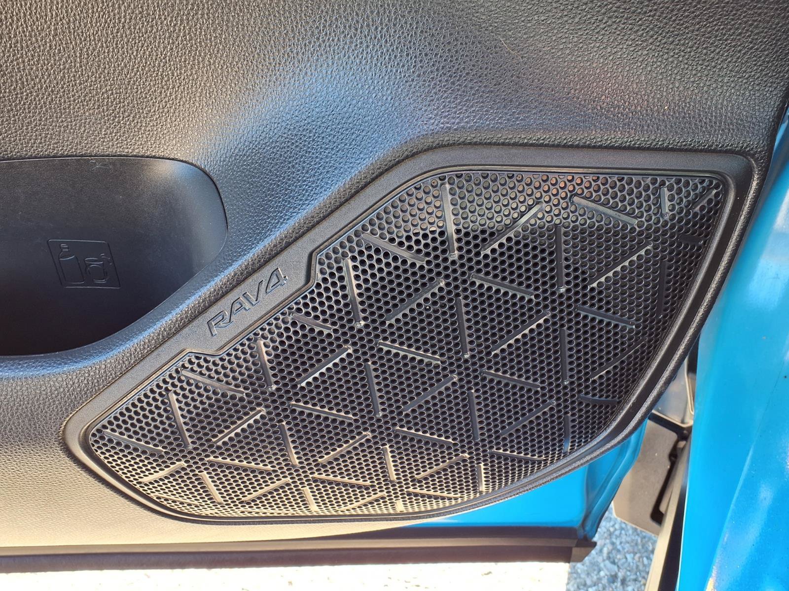 Used 2020 Toyota RAV4 XLE w/ Convenience Package FWD image 16