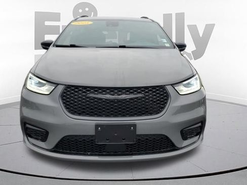 Used 2025 Chrysler Pacifica Limited AWD/4WD image 8