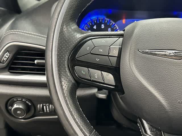 Used 2020 Chrysler Pacifica Limited FWD image 17