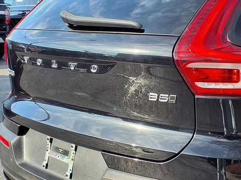 Used 2024 Volvo XC40 B5 Core image 22