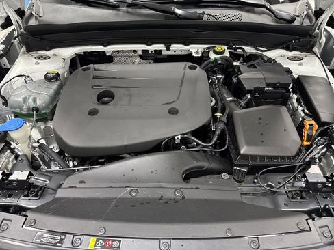 Used 2024 Volvo XC40 B5 Plus w/ Climate Package AWD/4WD image 37