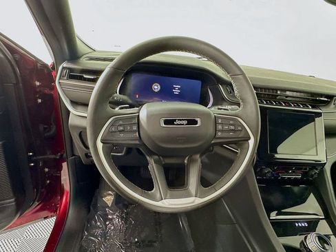 Certified 2024 Jeep Grand Cherokee Altitude image 18