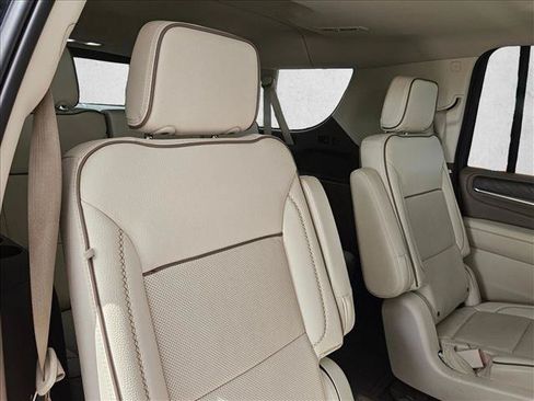 Used 2023 GMC Yukon XL Denali RWD image 17