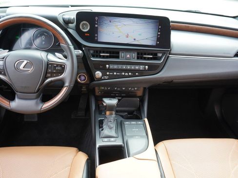 Used 2022 Lexus ES 300h Ultra Luxury w/ Accessory Package 2 FWD image 30