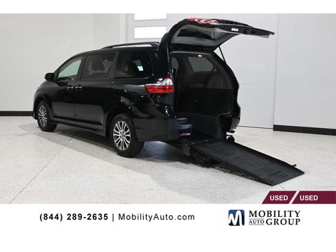 Used 2019 Toyota Sienna XLE FWD image 1