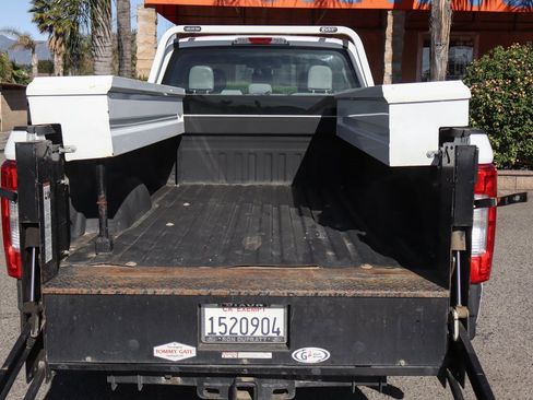 Used 2018 Ford F250 XL w/ Power Equipment Group image 9