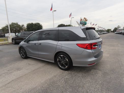 Used 2023 Honda Odyssey Elite image 17
