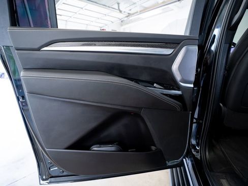 Used 2025 Cadillac Escalade ESV V image 51