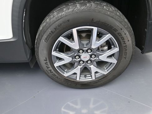 Certified 2023 GMC Acadia SLT image 9