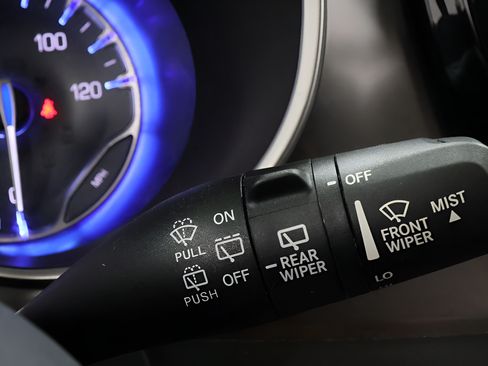Used 2023 Chrysler Pacifica Touring-L FWD image 13