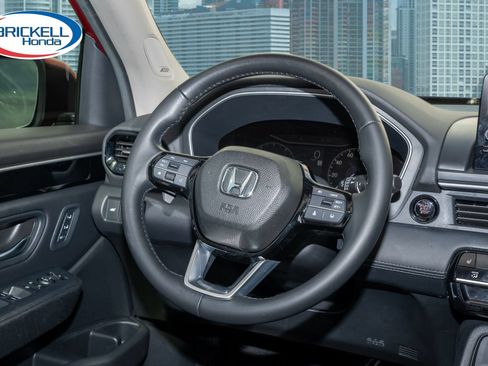 Certified 2025 Honda Pilot Touring image 24