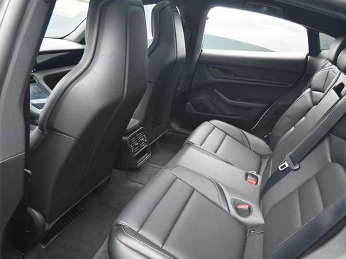 Used 2022 Porsche Taycan image 27