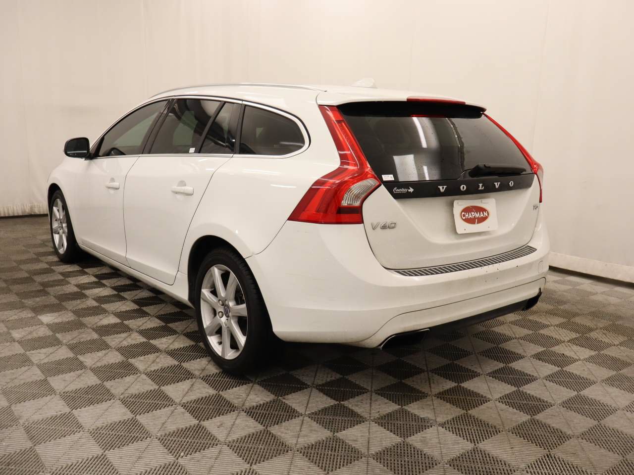 Used 2016 Volvo V60 T5 Premier w/ Protection Package FWD image 2