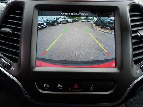 Used 2021 Jeep Cherokee Trailhawk w/ Technology Group AWD/4WD image 17