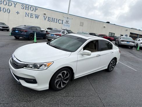 Used 2016 Honda Accord EX image 4