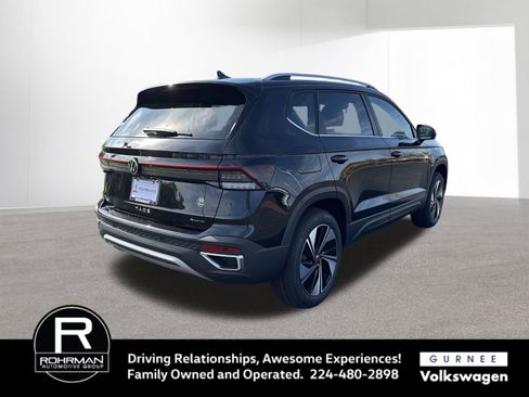 New 2026 Volkswagen Taos SE AWD/4WD image 9