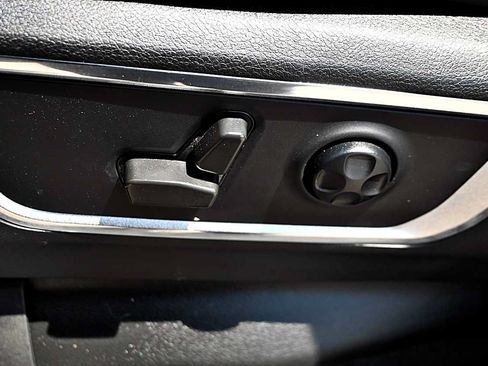 Used 2021 RAM 1500 Laramie AWD/4WD image 18