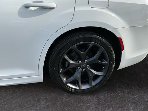 Used 2022 Chrysler 300 S RWD image 8