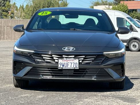 Used 2025 Hyundai Elantra Limited FWD image 8