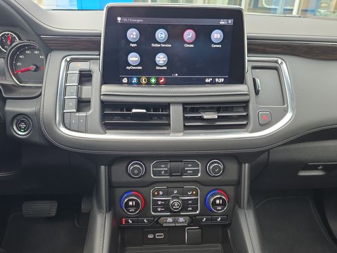 Used 2021 Chevrolet Suburban LT image 22