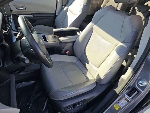 Used 2024 Toyota Sienna XLE image 6