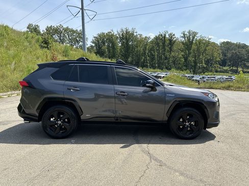 Used 2021 Toyota RAV4 XSE image 4