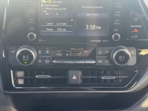 Used 2022 Toyota Highlander XLE image 26