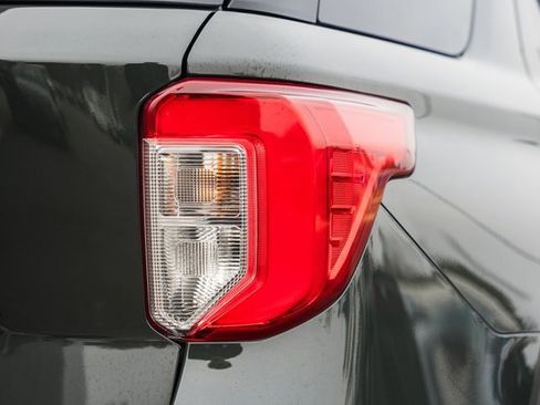 Used 2024 Ford Explorer XLT w/ Equipment Group 202A image 7