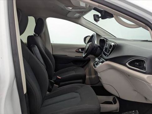 Used 2023 Chrysler Voyager LX FWD image 21