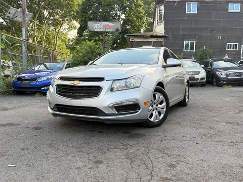 Used 2015 Chevrolet Cruze LT FWD image 4