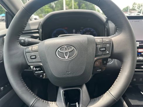Used 2026 Toyota Camry XLE AWD/4WD image 19