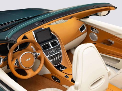 Used 2023 Aston Martin DB11 Volante image 23