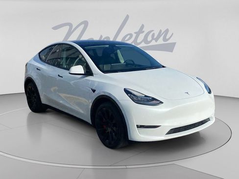Used 2022 Tesla Model Y Long Range AWD/4WD image 3