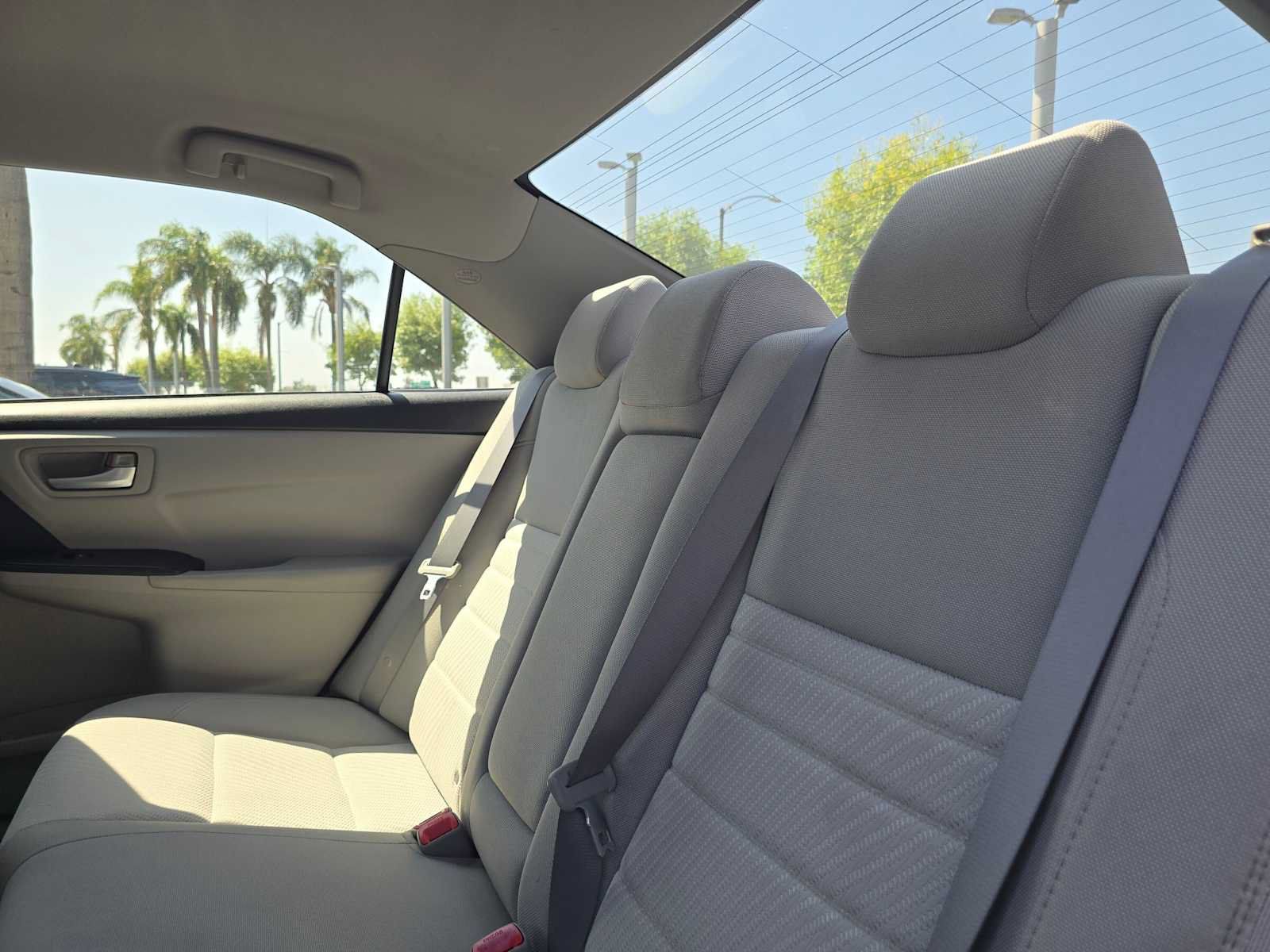 Used 2017 Toyota Camry LE FWD image 17