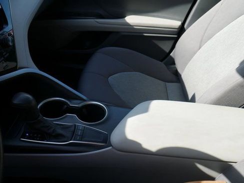 Used 2022 Toyota Camry LE image 19