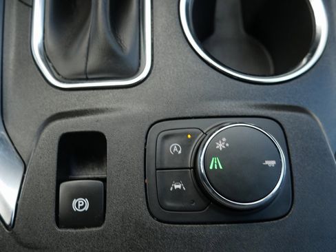 Used 2023 Chevrolet Traverse LT image 19