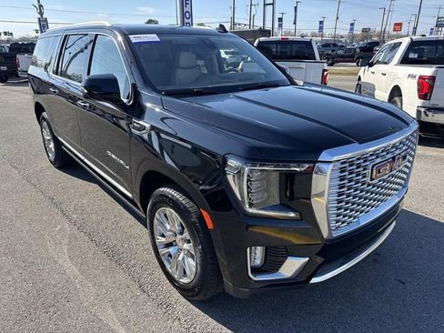 Used 2022 GMC Yukon XL Denali image 3