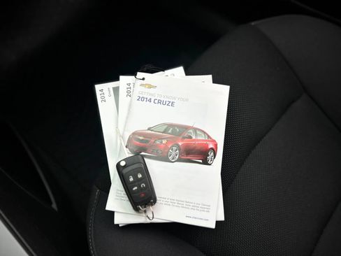 Used 2014 Chevrolet Cruze LT image 18