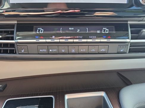 Used 2024 Toyota Sienna XLE image 29