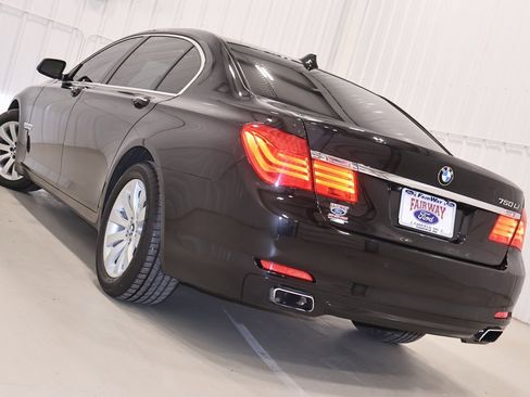 Used 2011 BMW 750Li xDrive image 38