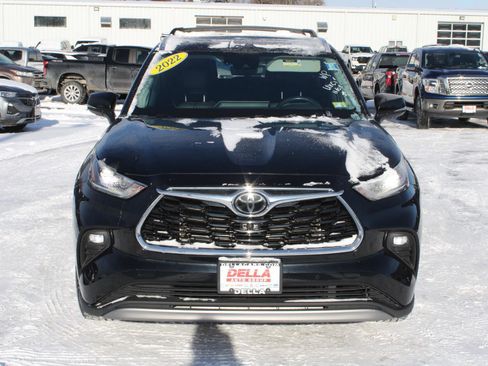 Used 2022 Toyota Highlander Platinum image 2