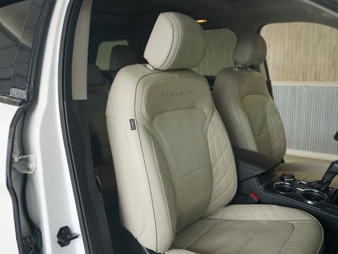 Used 2016 Ford Explorer Platinum AWD/4WD image 32