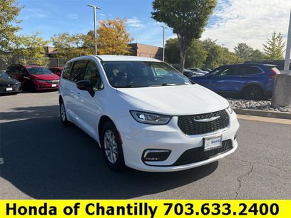 Used 2024 Chrysler Pacifica Touring-L
